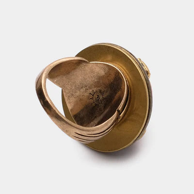 Bague Agate "Merveille d'Antan" en or rose avec une pierre d'agate ovale gravée et un anneau stylisé.