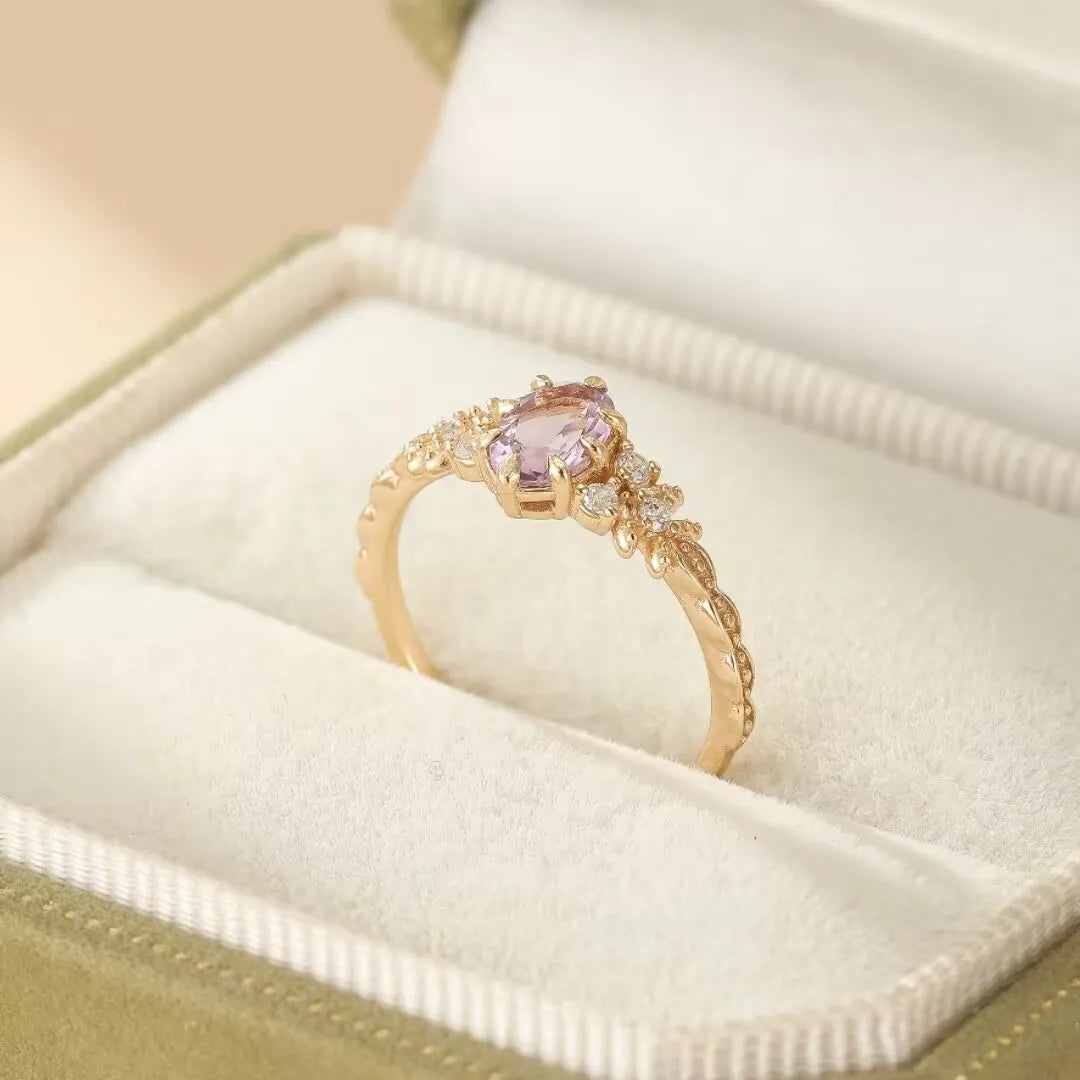 Anillo de Amatista "Brillo Mágico" Plata Dorada