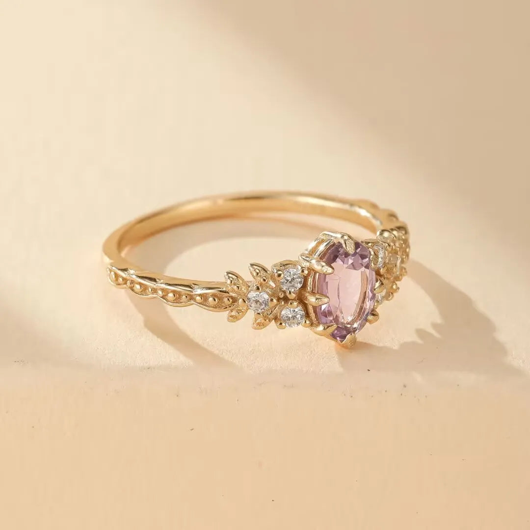 Anillo de Amatista "Brillo Mágico" Plata Dorada