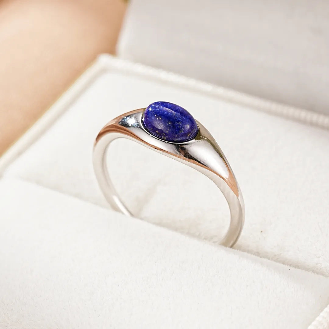 Bague en argent avec une pierre de lapis-lazuli ovale, nom "Astre des Mystères".