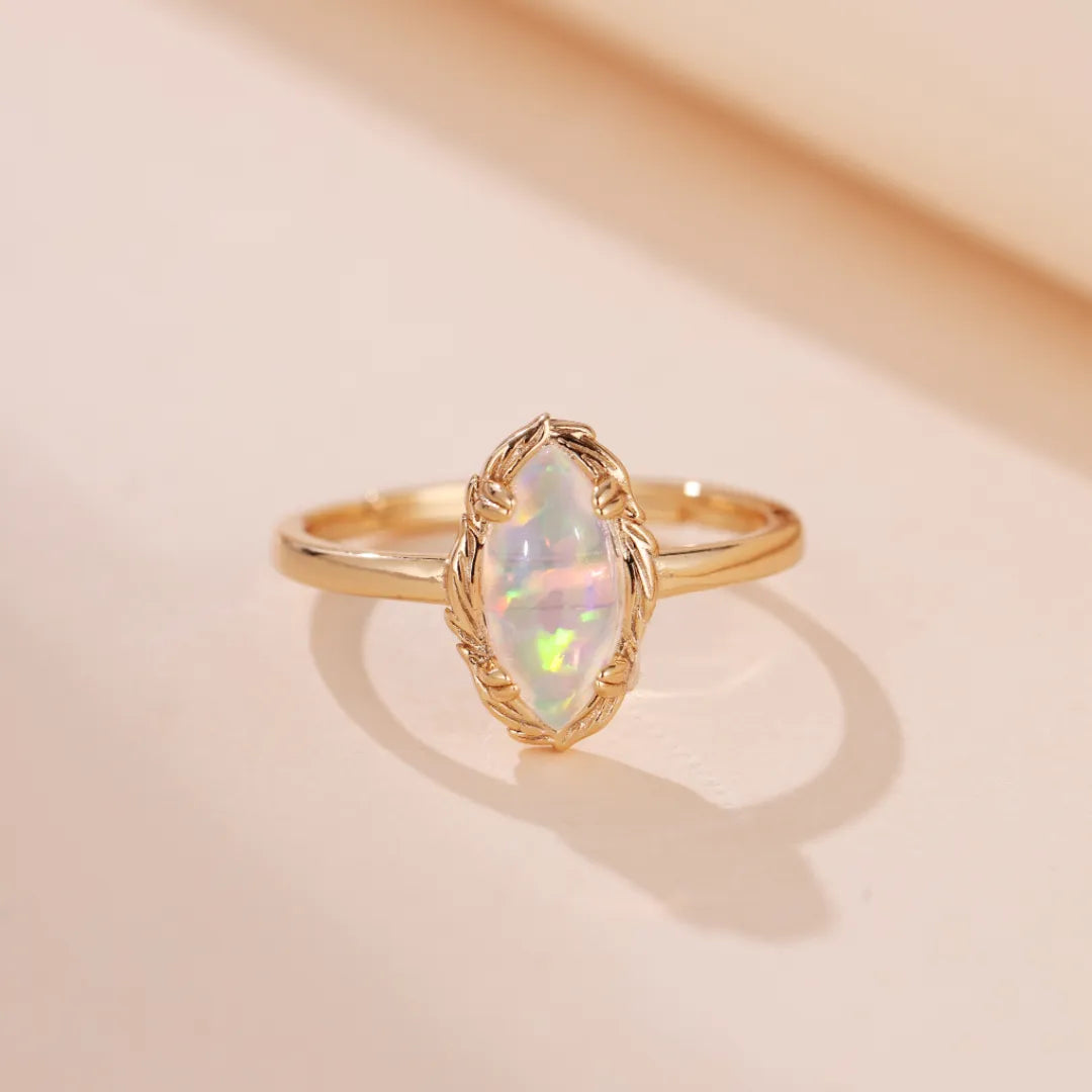 Anillo Ópalo "Aura Cautivadora" Plata Dorada Oro