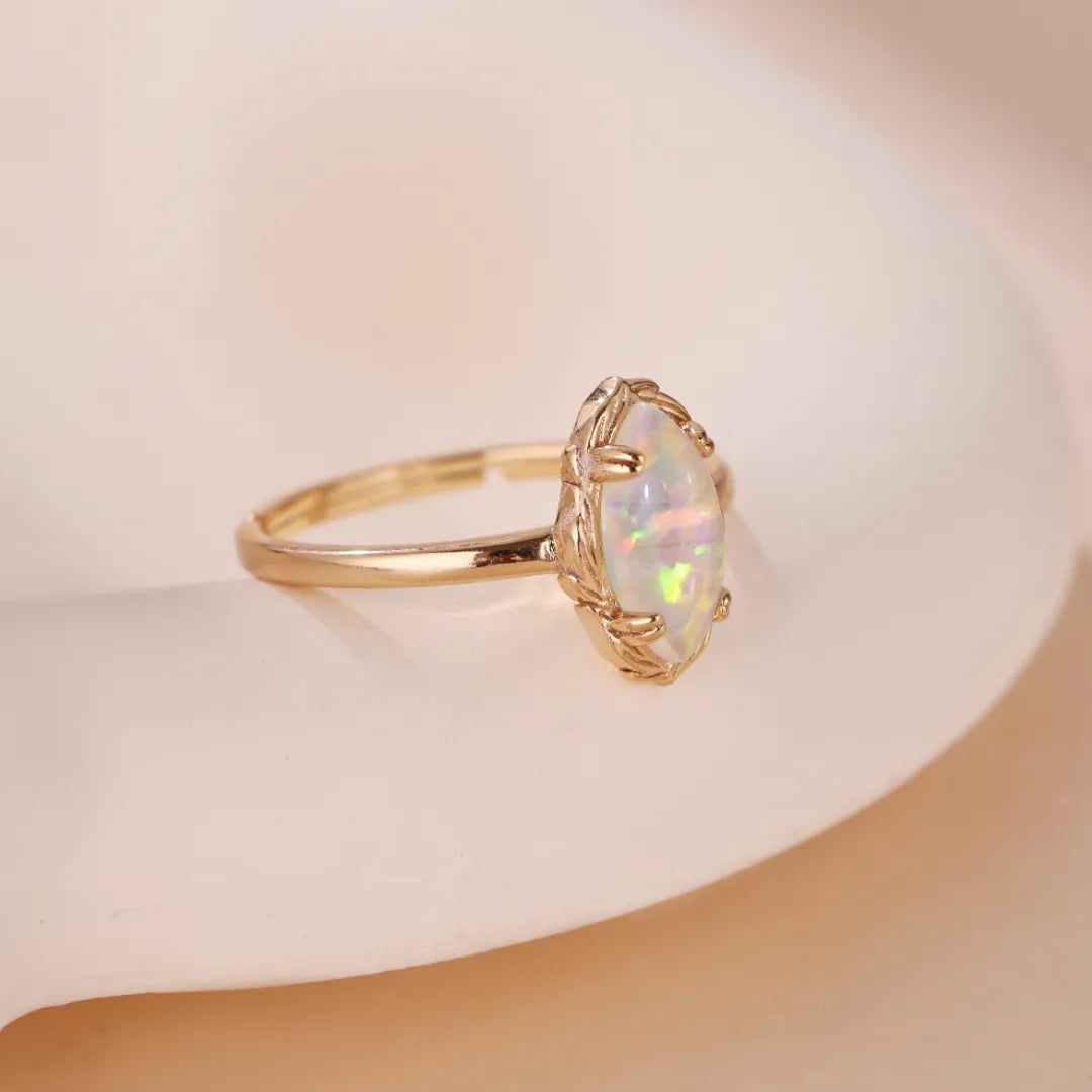 Anillo Ópalo "Aura Cautivadora" Plata Dorada Oro