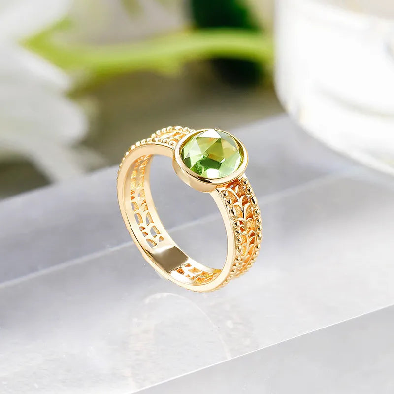 Peridot Ring "Entspannender Charme" Goldplattiert Silber