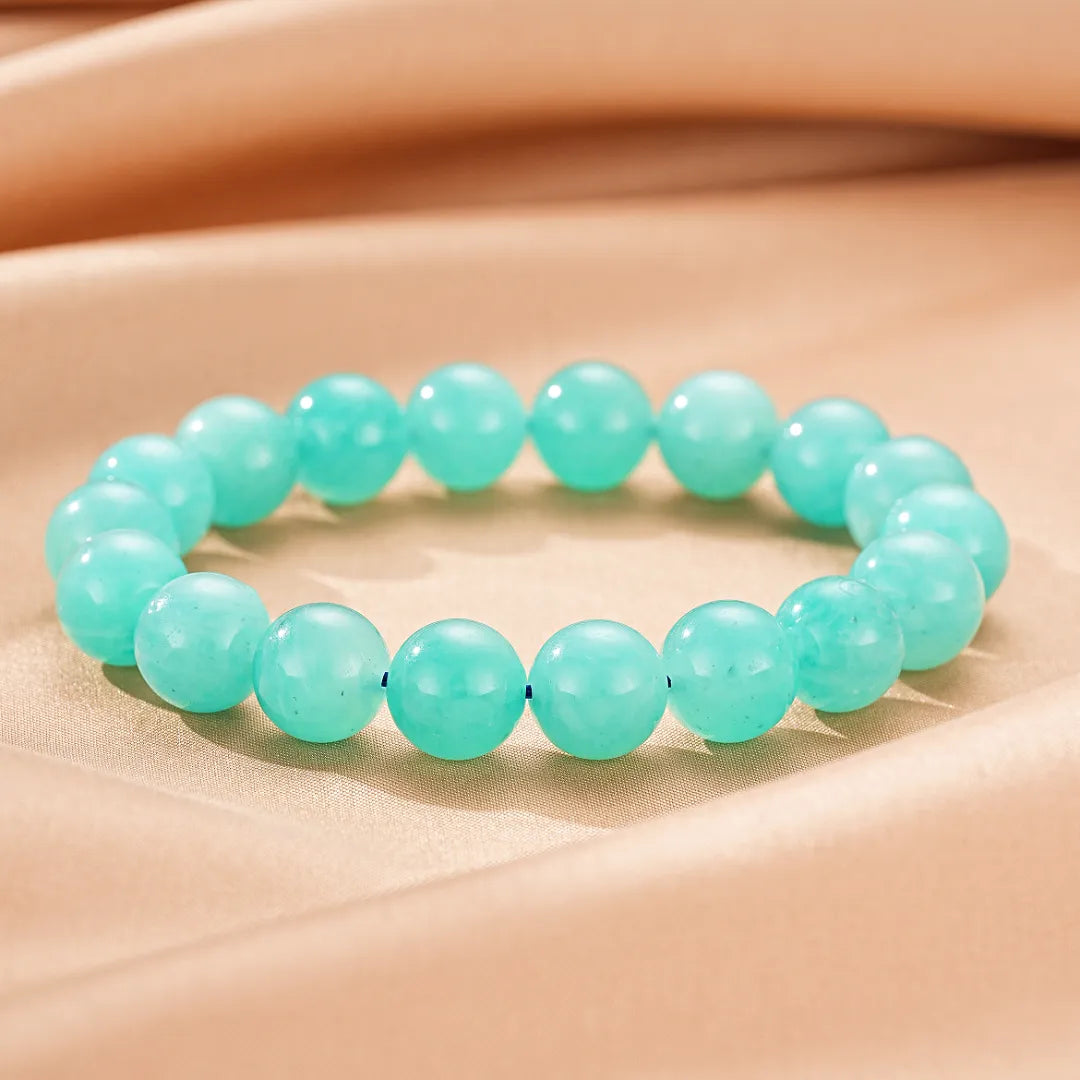 Bracelet "Fraîcheur Douce" en amazonite, composé de perles rondes bleu turquoise pâle légèrement translucides.