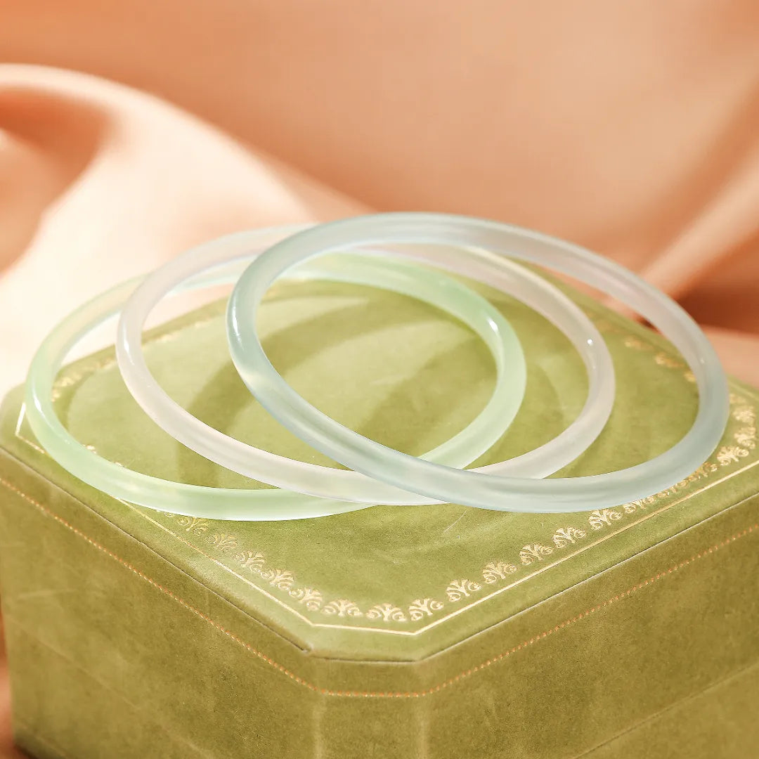 Bracciale Rigido Calcedonio "Freschezza Acquatica"