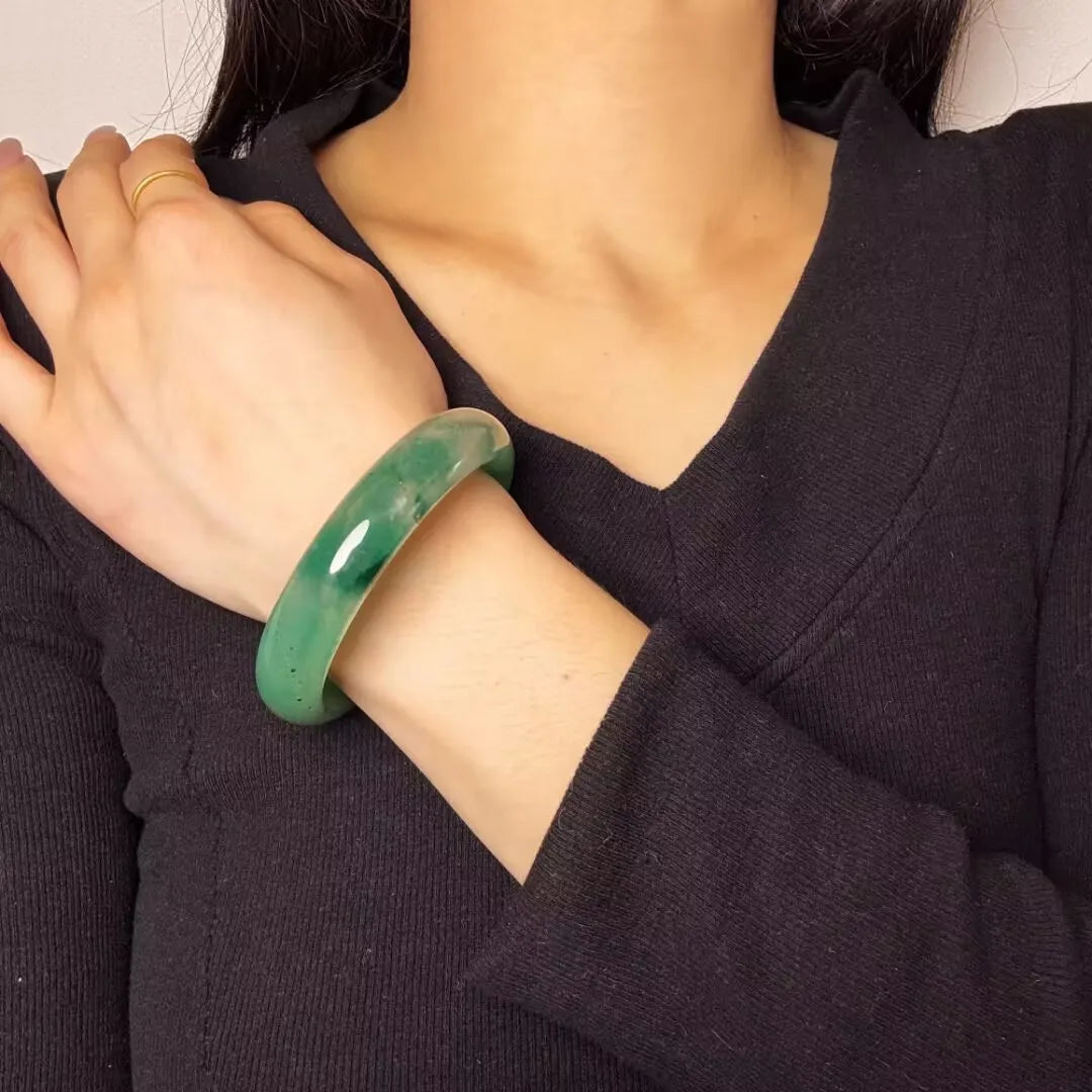Pulsera rígida de jade "Matices Suaves"