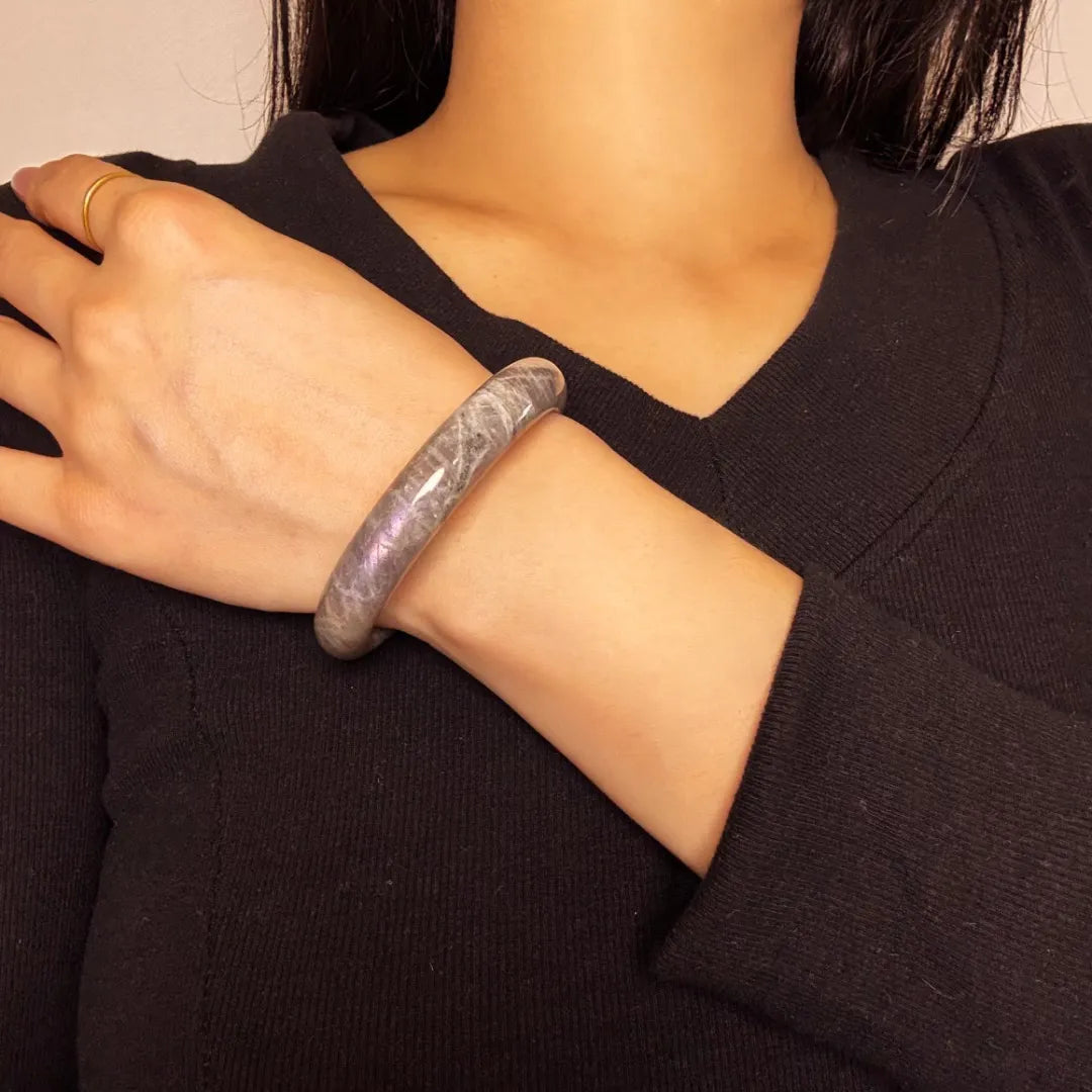 Pulsera rígida Labradorita "Reflejos Fascinantes"