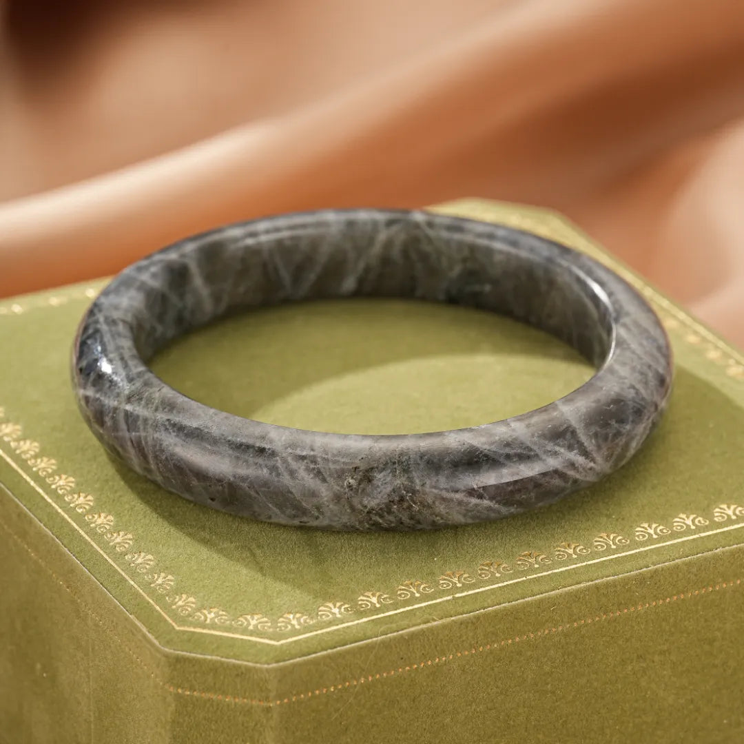 Pulsera rígida Labradorita "Reflejos Fascinantes"