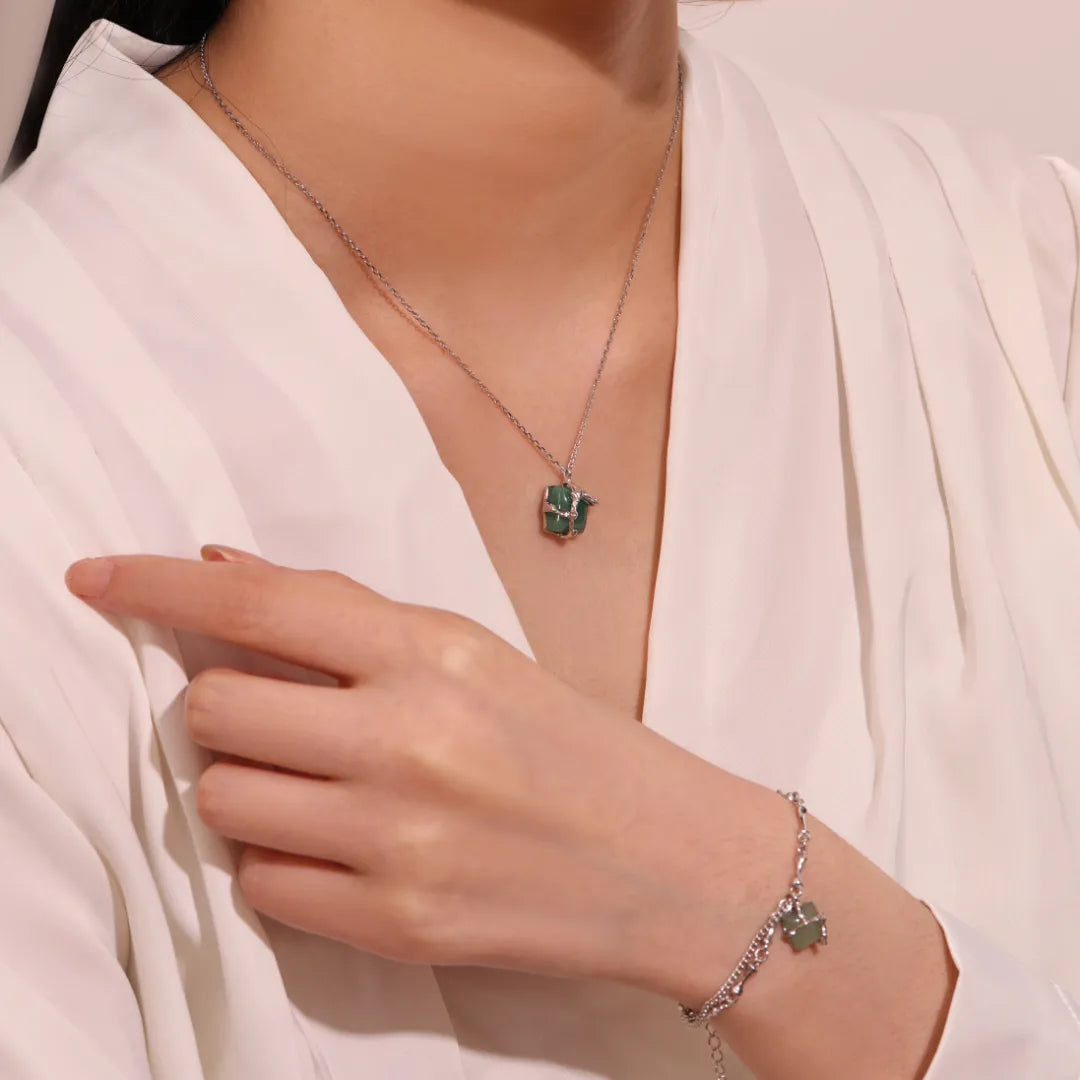 Aventurine Necklace "Nature Embraced" Silver