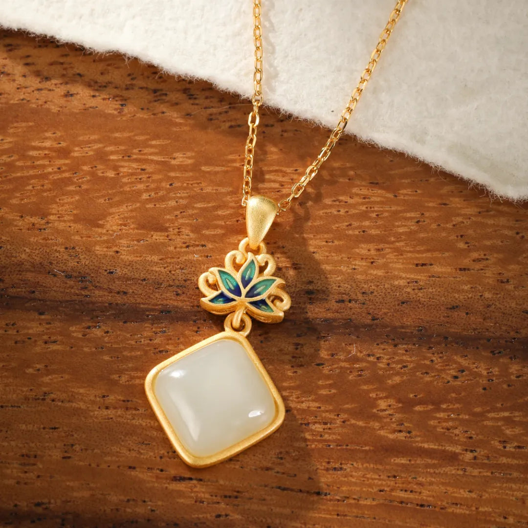 Collier Jade Blanc "Lotus Céleste" Argent Doré Or
