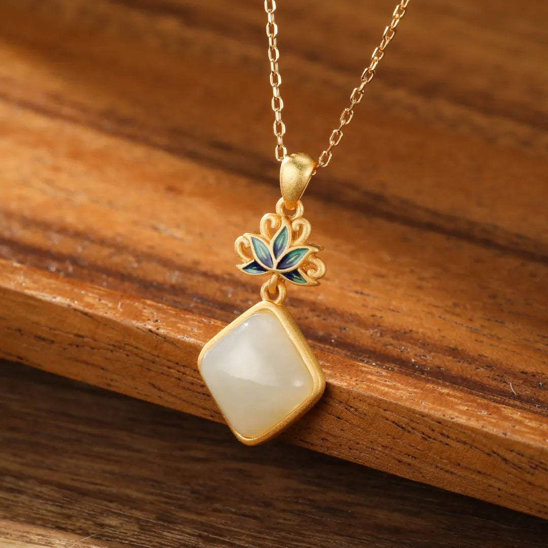 Collier Jade Blanc "Lotus Céleste" Argent Doré Or