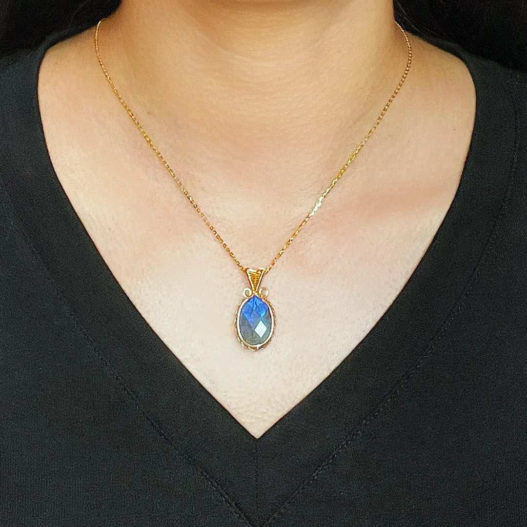 Collana Labradorite "Scudo Luminoso"