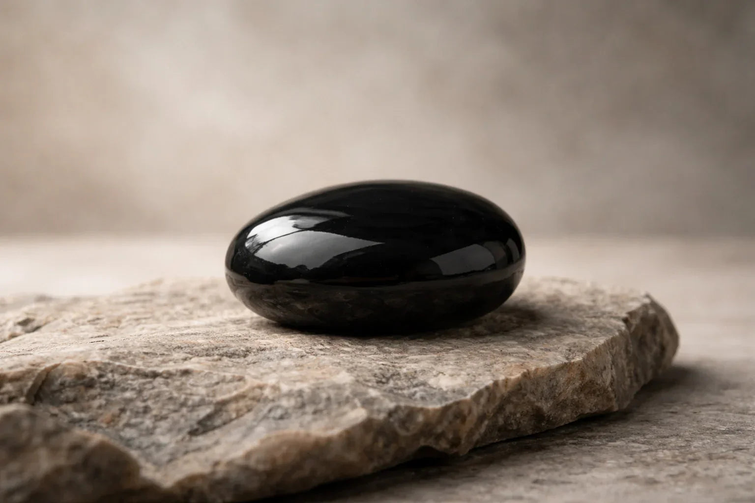 Obsidienne : Pierre de Vérité et de Protection Spirituelle