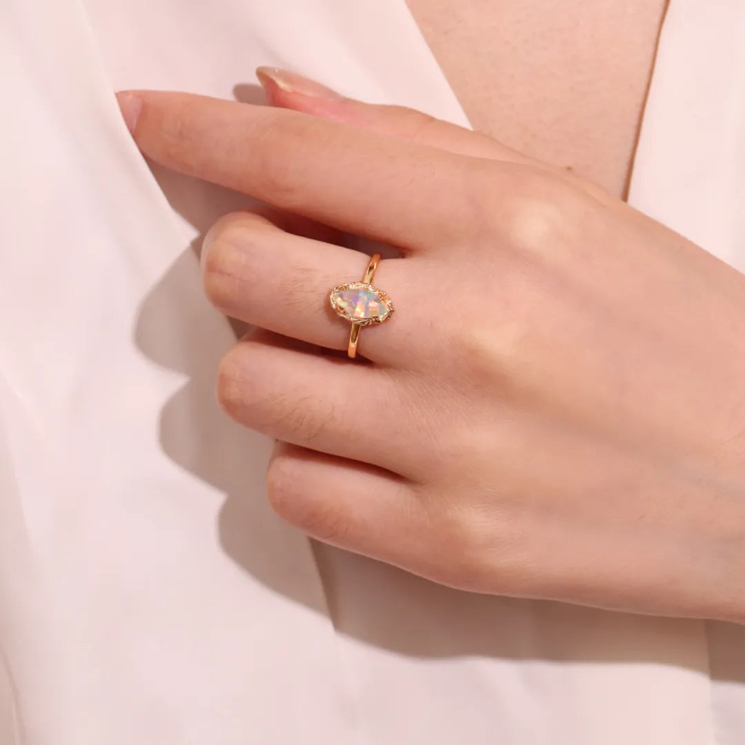 Anillo Ópalo "Aura Cautivadora" Plata Dorada Oro