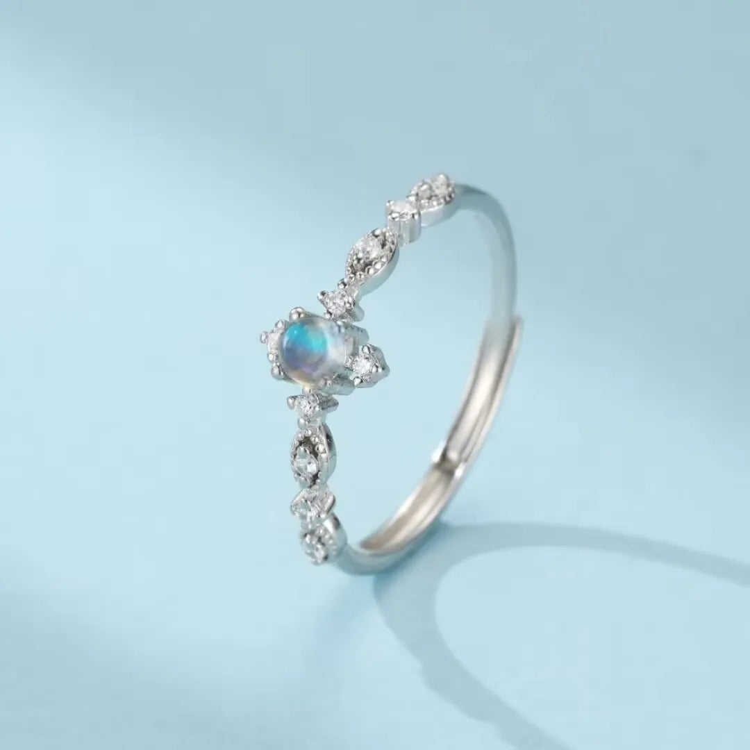 Ring Mondstein "Strahl der Weiblichkeit" Silber