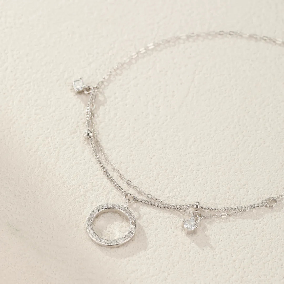 Bracelet de cheville double chaîne en argent 925 avec pendentif cercle pavé de zirconiums et un zirconium solitaire