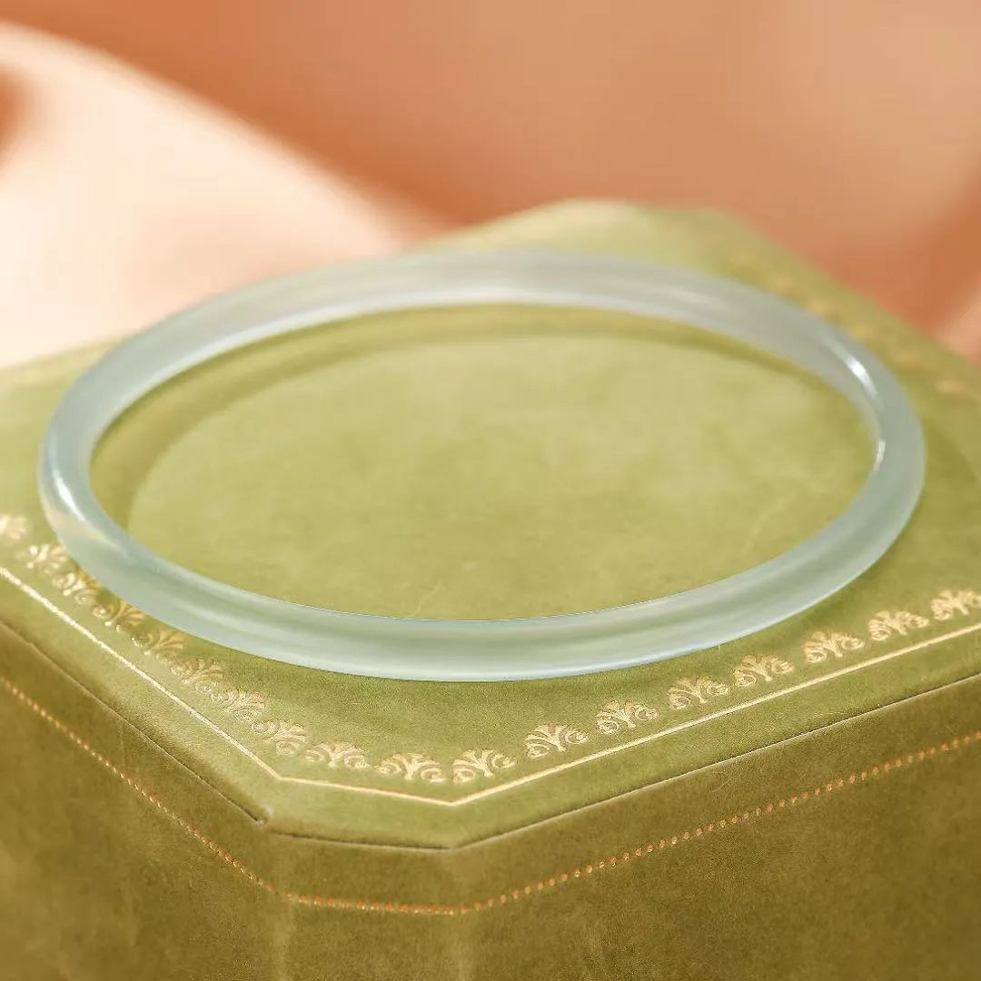 Bracciale Rigido Calcedonio "Freschezza Acquatica"