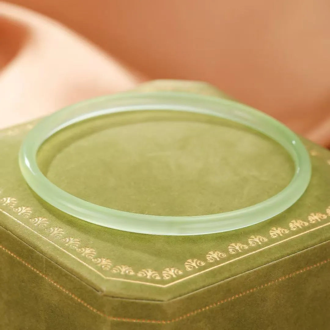 Bracciale Rigido Calcedonio "Freschezza Acquatica"