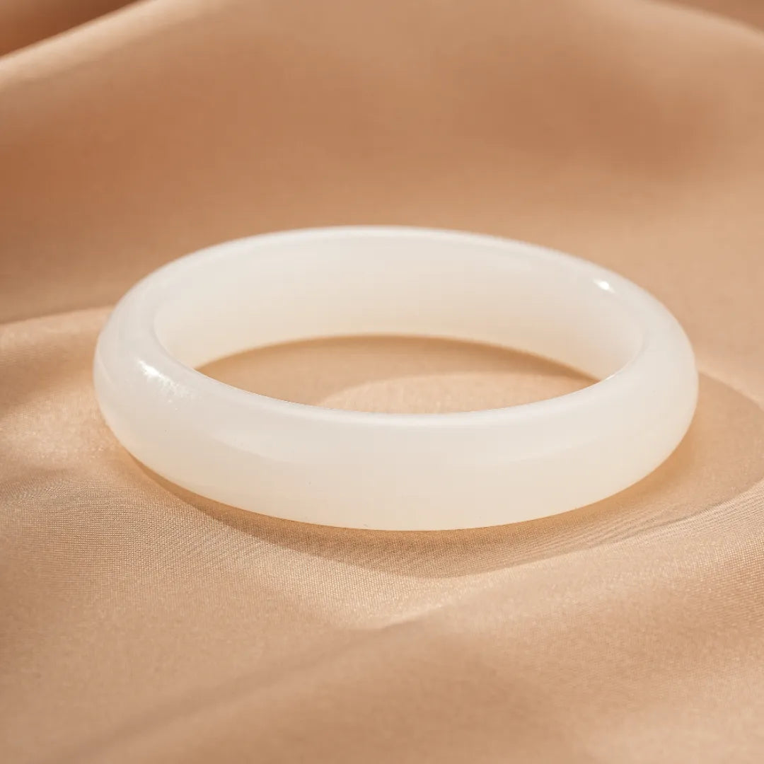 Bracciale Rigido Giada Bianca "Pace Interiore"