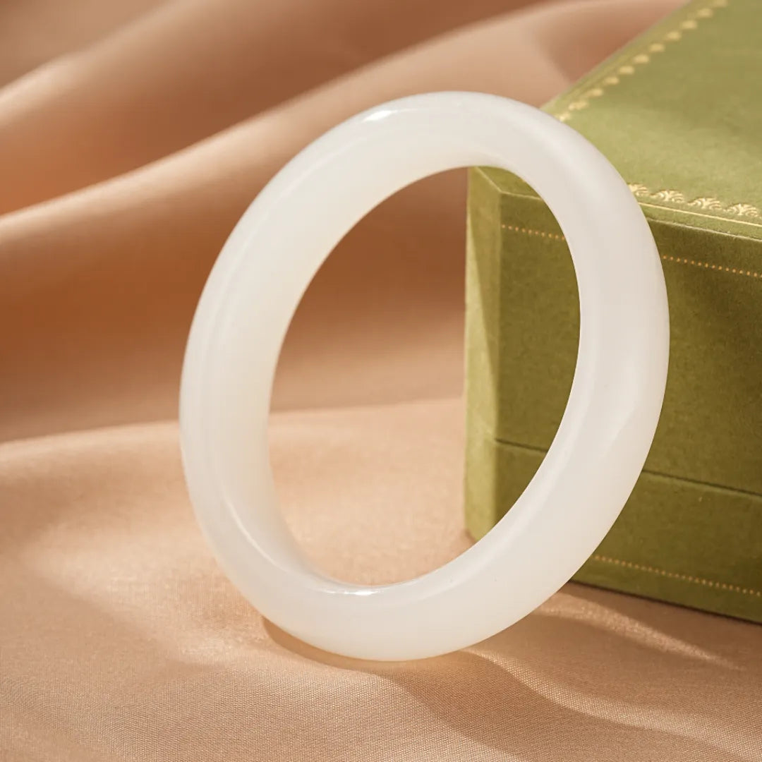 Bracciale Rigido Giada Bianca "Pace Interiore"