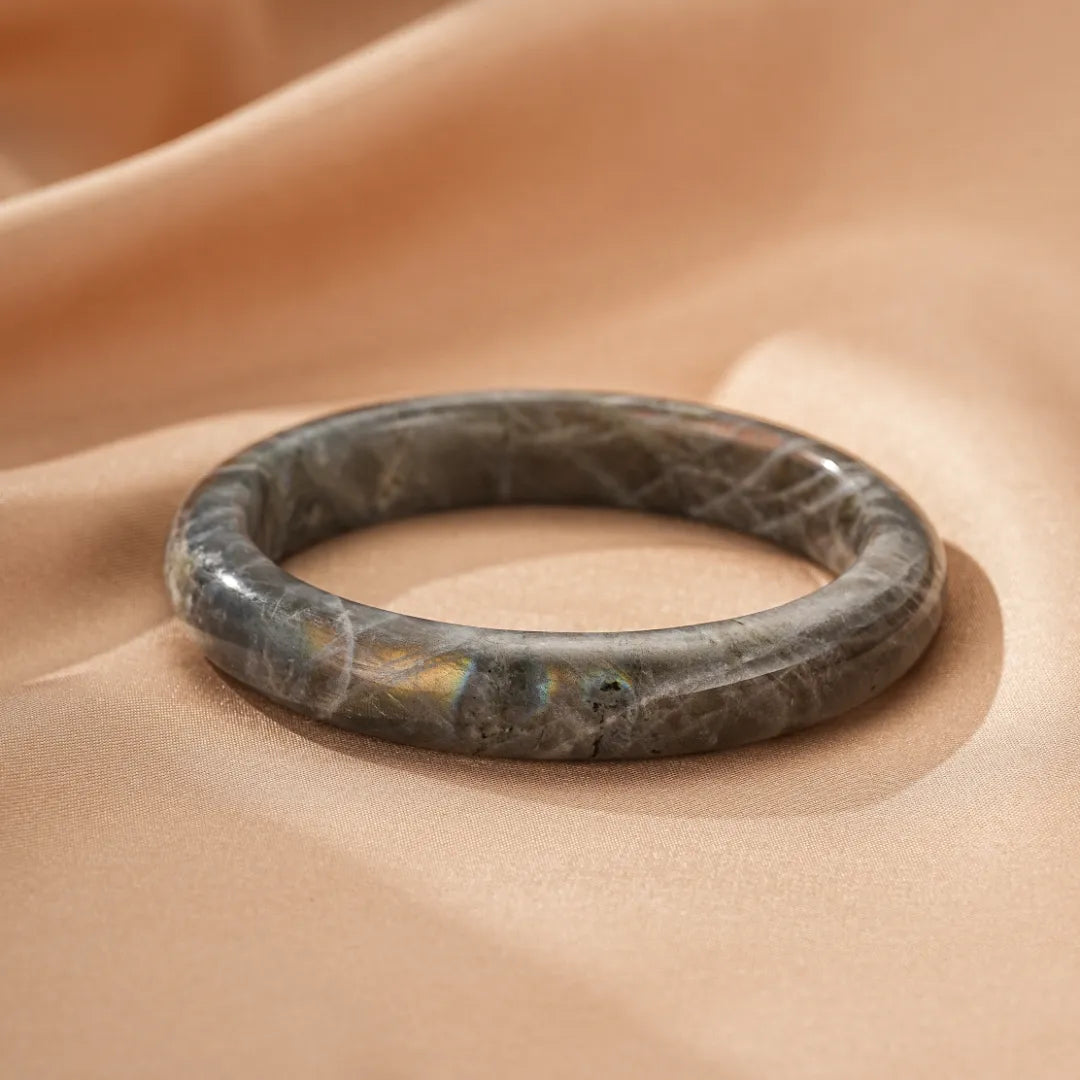 Pulsera rígida Labradorita "Reflejos Fascinantes"