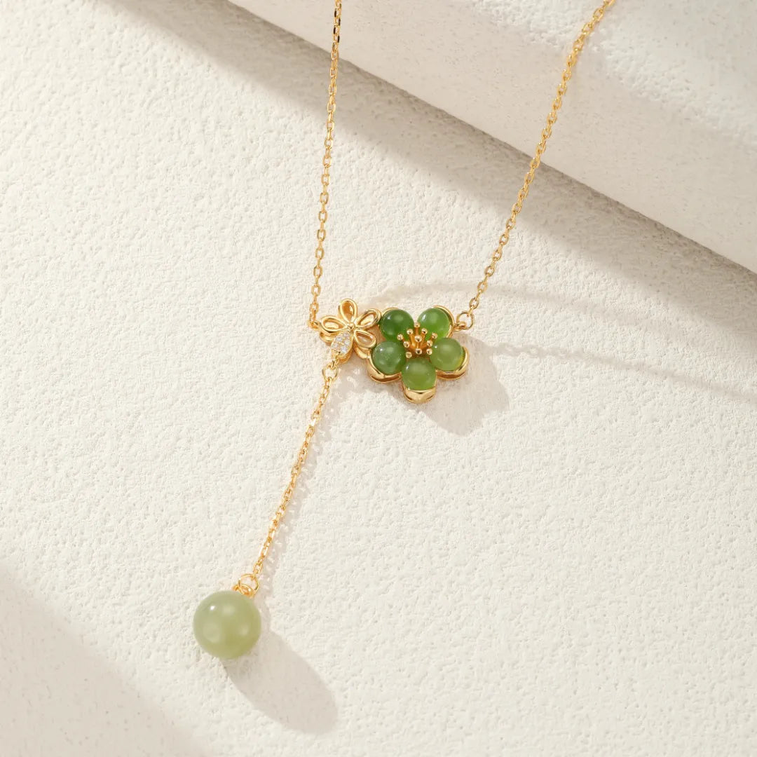 Jade Halskette "Elegante Blüte" Goldplattiert Silber