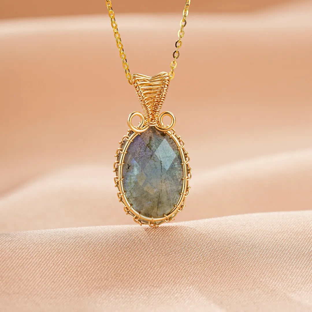 Collana Labradorite "Scudo Luminoso"