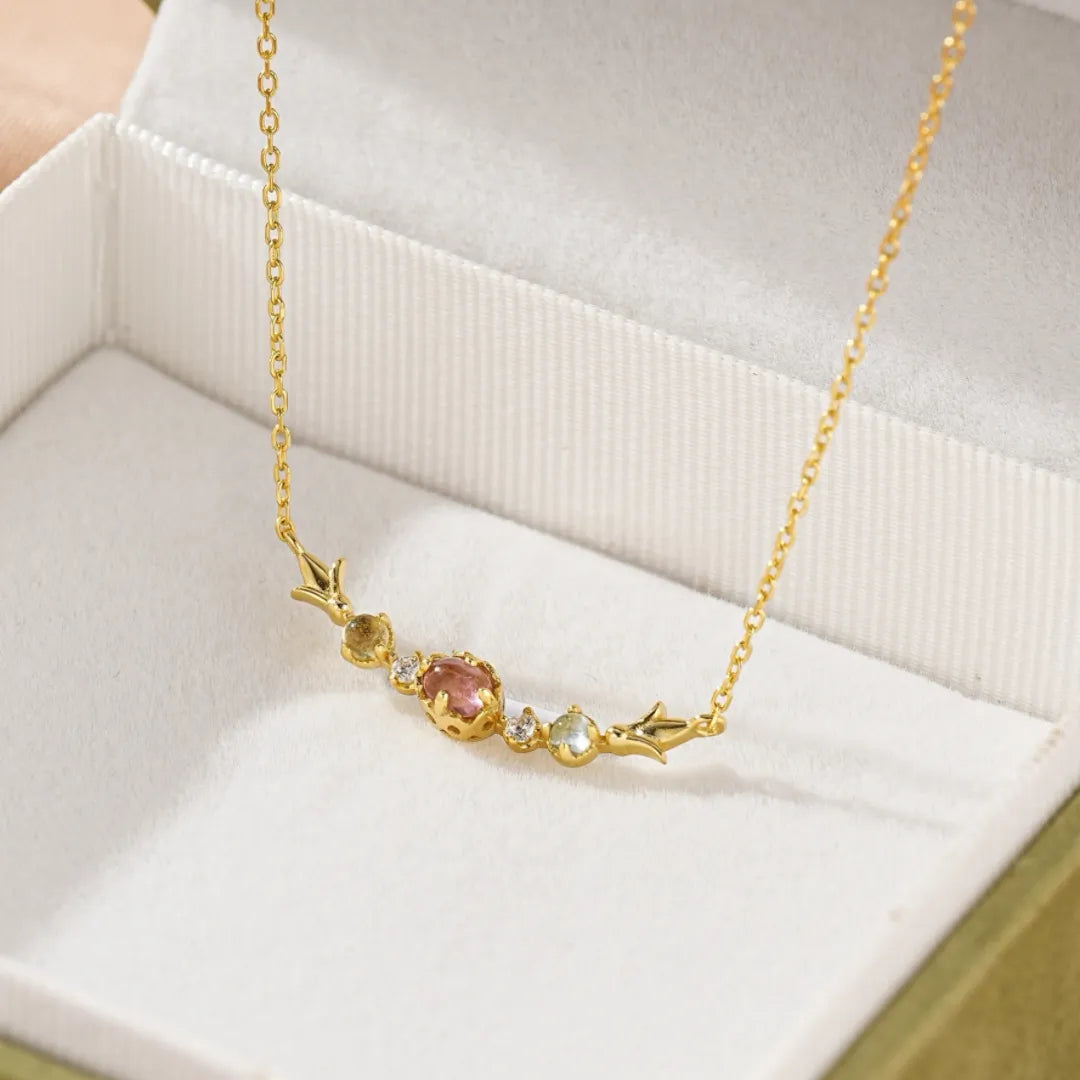 Collier en argent doré or 18 carats "Douceur Éclatante" orné d'une tourmaline rose, d'une topaze et de péridots.