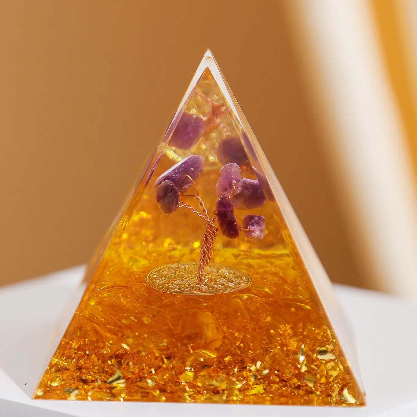Ewiges Wachstum - Orgonit-Pyramide Lebensbaum aus Amethyst