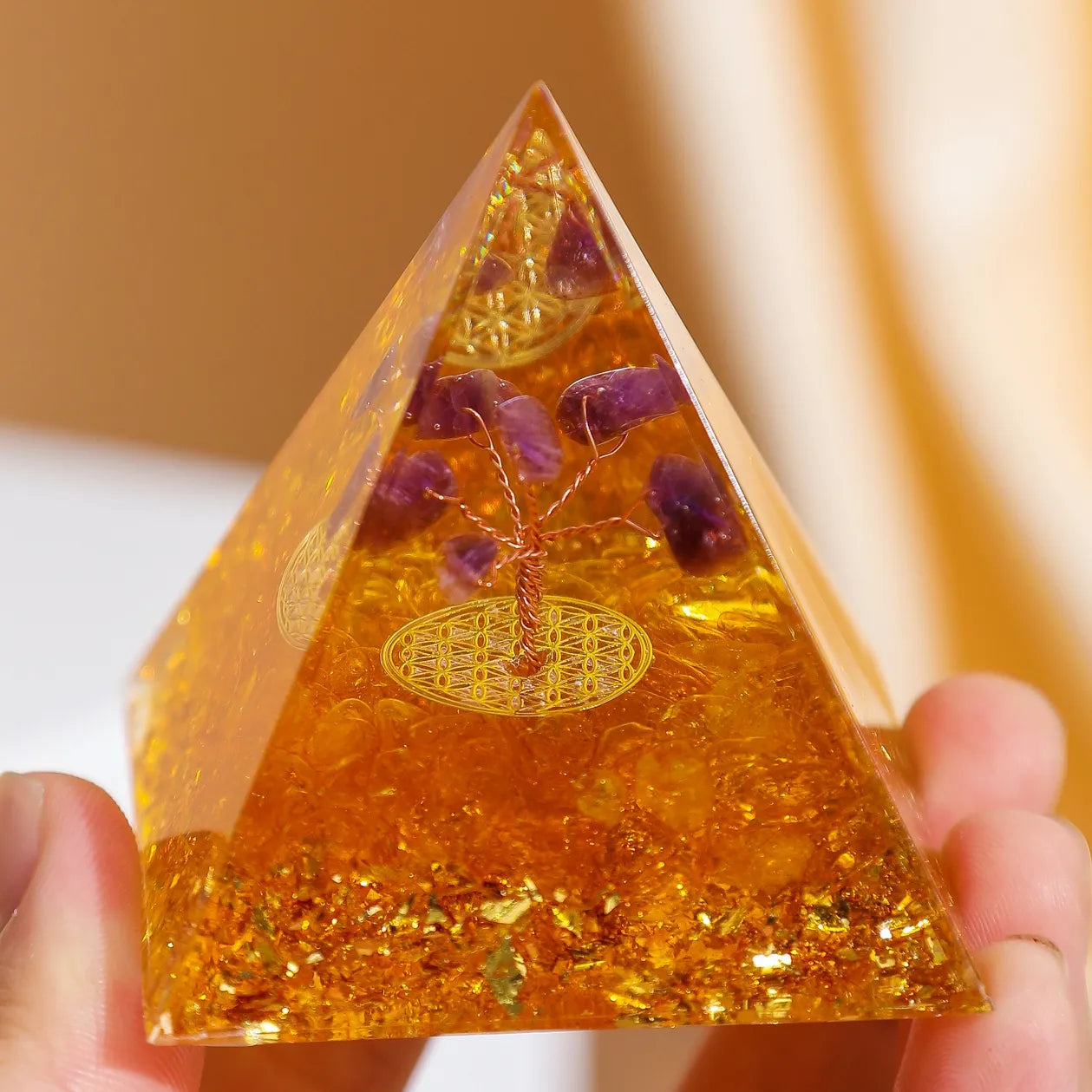 Ewiges Wachstum - Orgonit-Pyramide Lebensbaum aus Amethyst