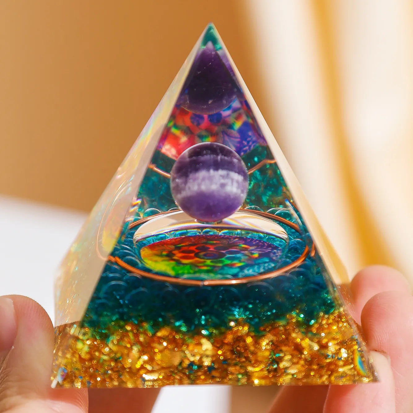 Frieden und Gelassenheit - Orgonit-Pyramide aus Amethyst und Aquamarin