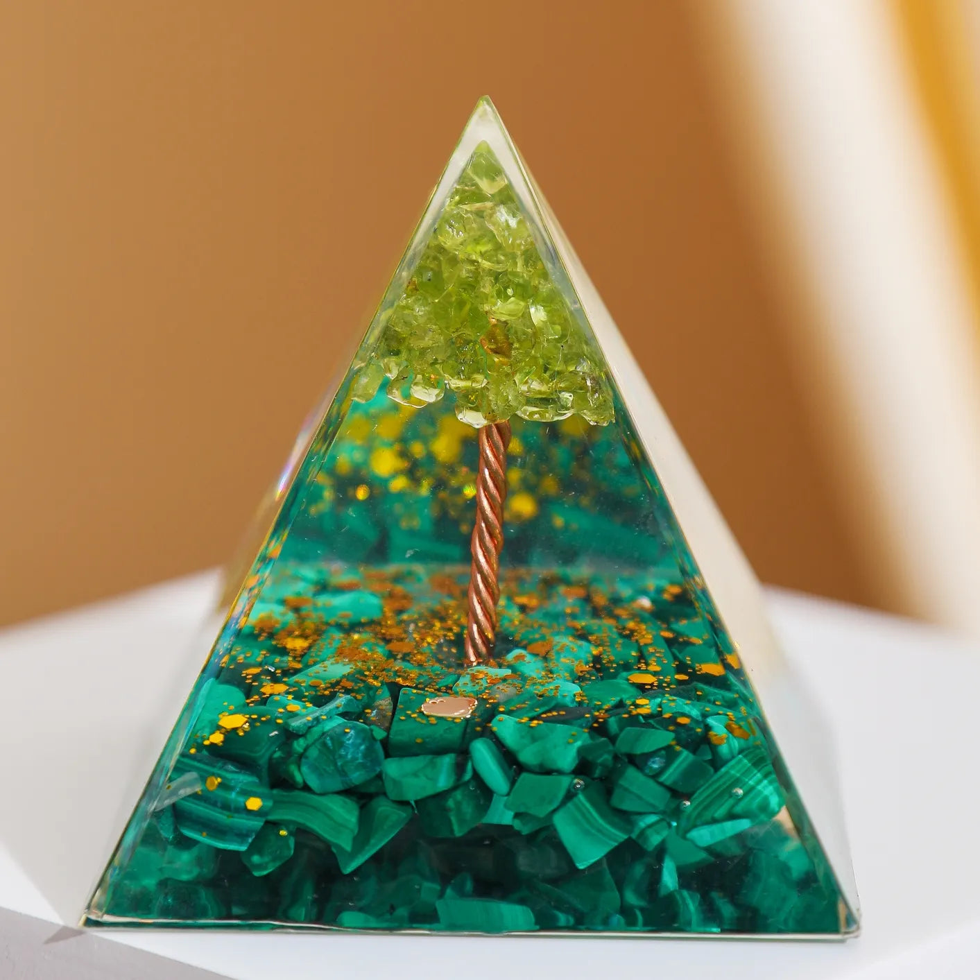 Reinheit - Orgonit-Pyramide Lebensbaum aus Peridot und Malachit