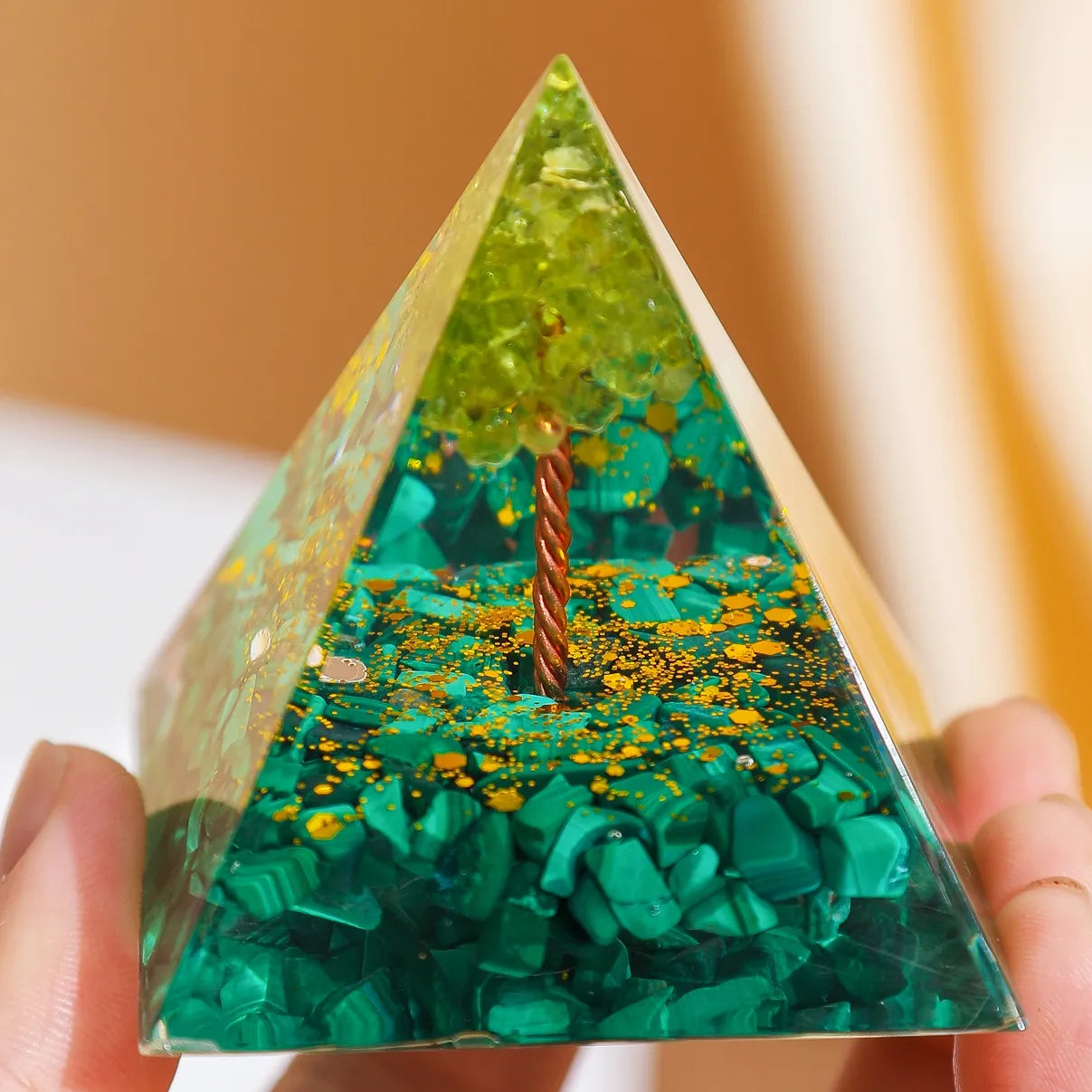 Reinheit - Orgonit-Pyramide Lebensbaum aus Peridot und Malachit