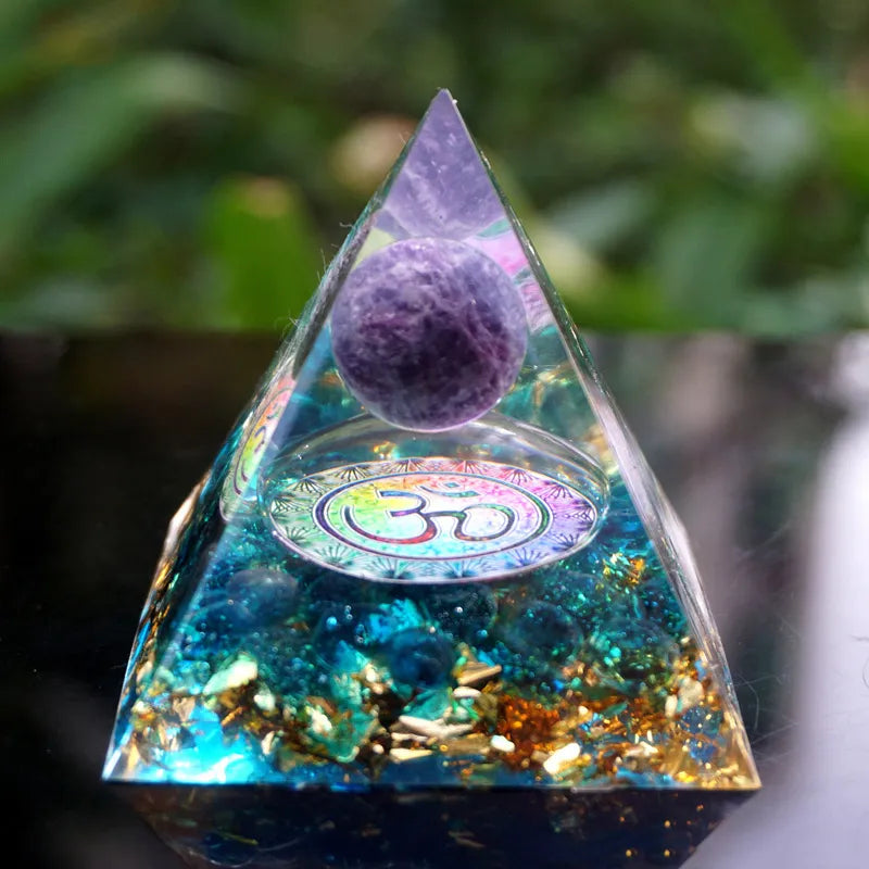 Ruhe - Orgonit-Pyramide OM aus Amethyst und Aquamarin